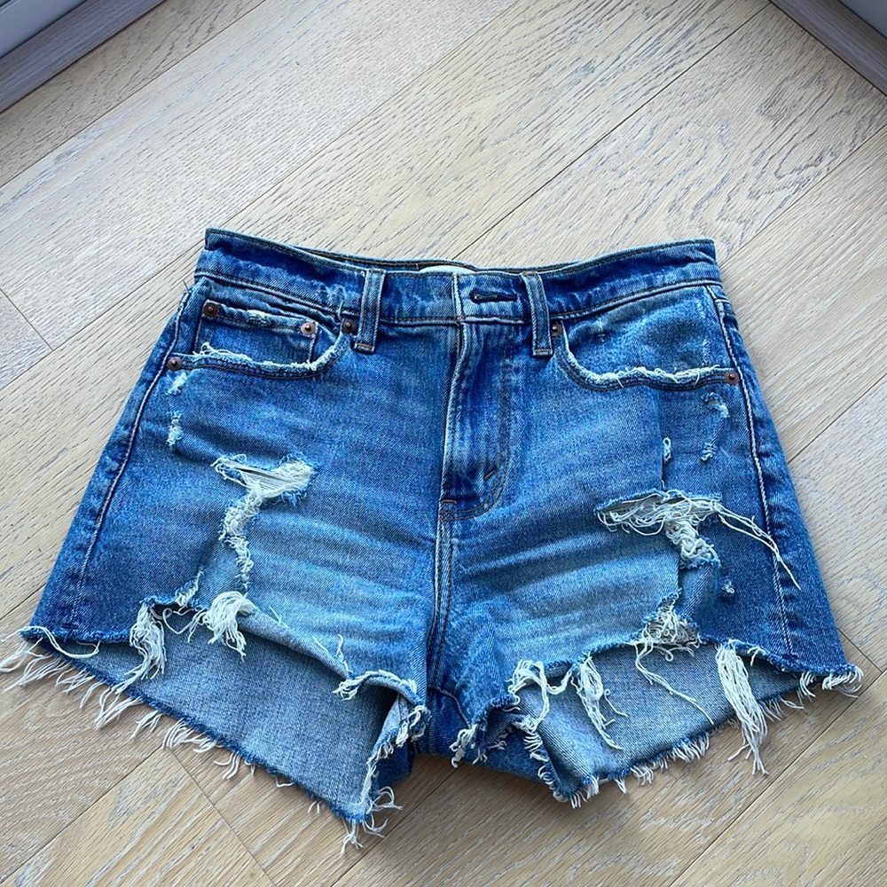 Lightly used! Abercrombie and Fitch dark wash cutoff shorts size 25